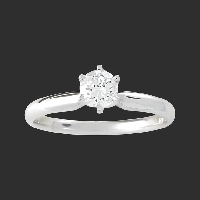 Round Diamond Solitaire